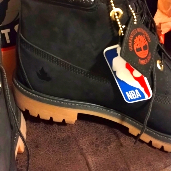 Brand New..Men's exotic Toronto raptors NBA, timberlands size 11 - Picture 10 of 15